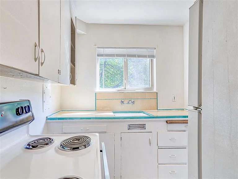 Powell Gardens Apartments — Photo 9