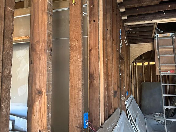 4th image of 1353 McMillan St