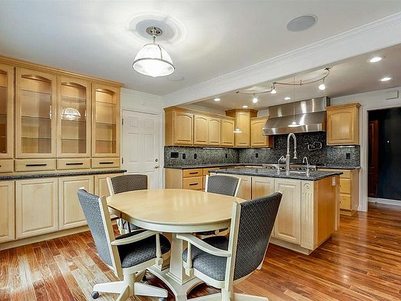 4th image of 1684 Merrill Dr