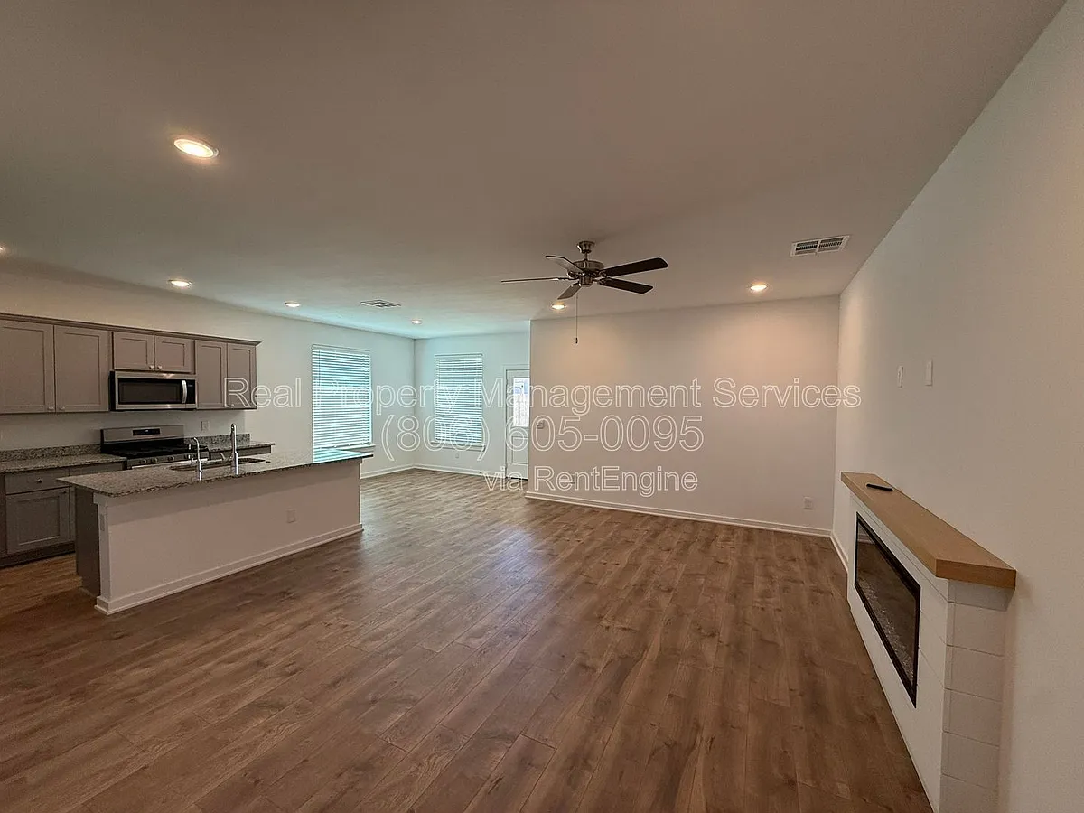 Building Photo - 2217 150th Pl