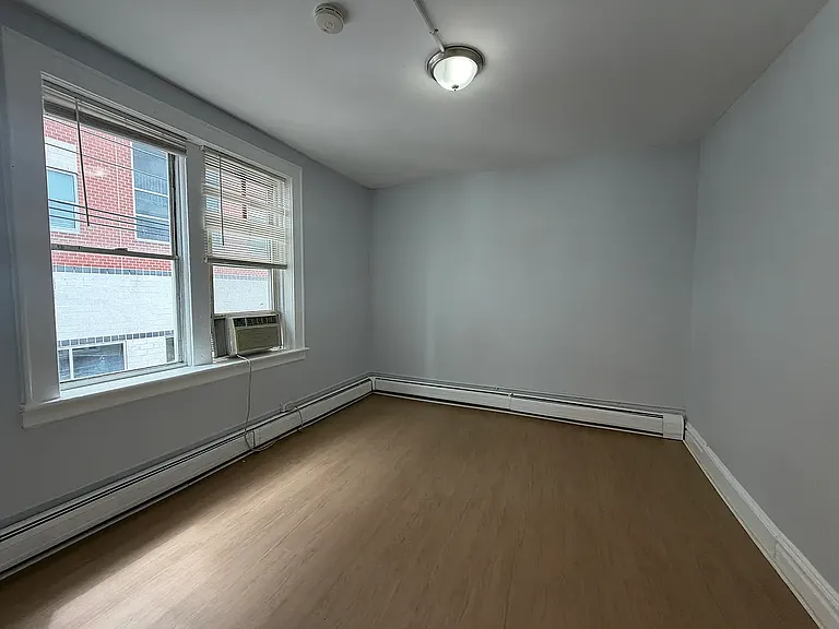 520 37th St #3L — Photo 8