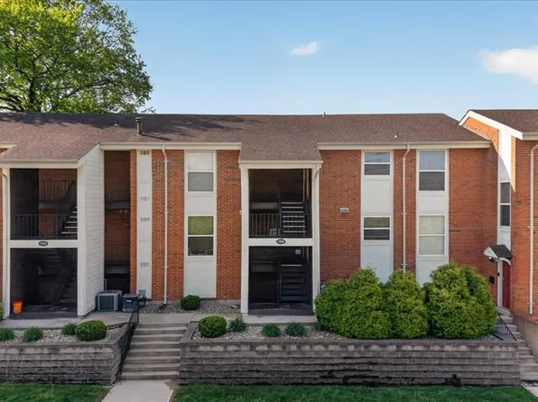 1986 Greenpoint Dr #303, Saint Louis, MO 63122