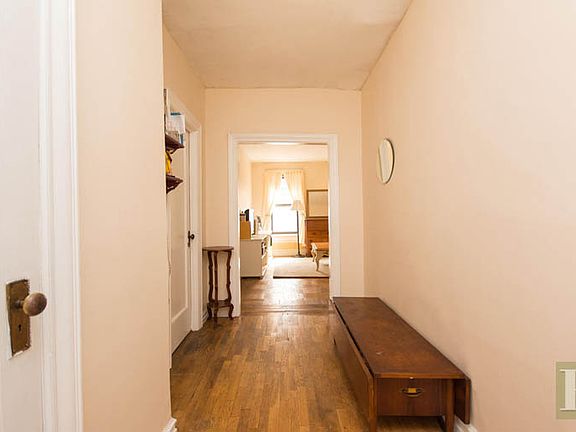 4th image of 828 Gerard Ave APT 4J