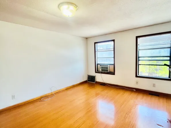 38 Stuyvesant Avenue image 2 of 13