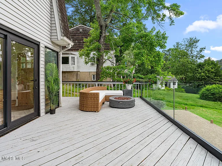 39 Upper Lakeview Ave — Photo 11