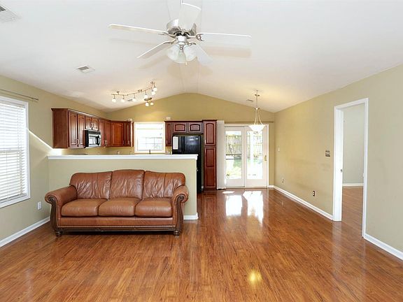 2nd image of 172 Blue Heron Pl