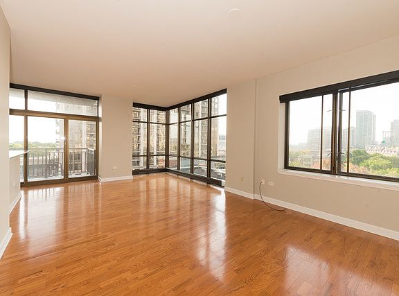2nd image of 1322 S Prairie Ave Unit 602