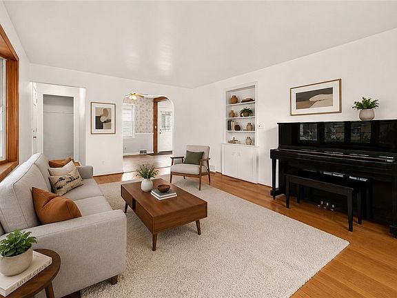 4th image of 412 W Hickory St