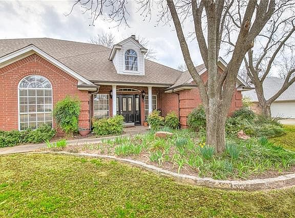 3rd image of 9218 Hanging Moss Dr
