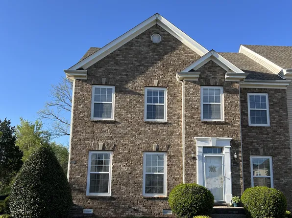 1035 McKenna Dr, Thompsons Station, TN 37179