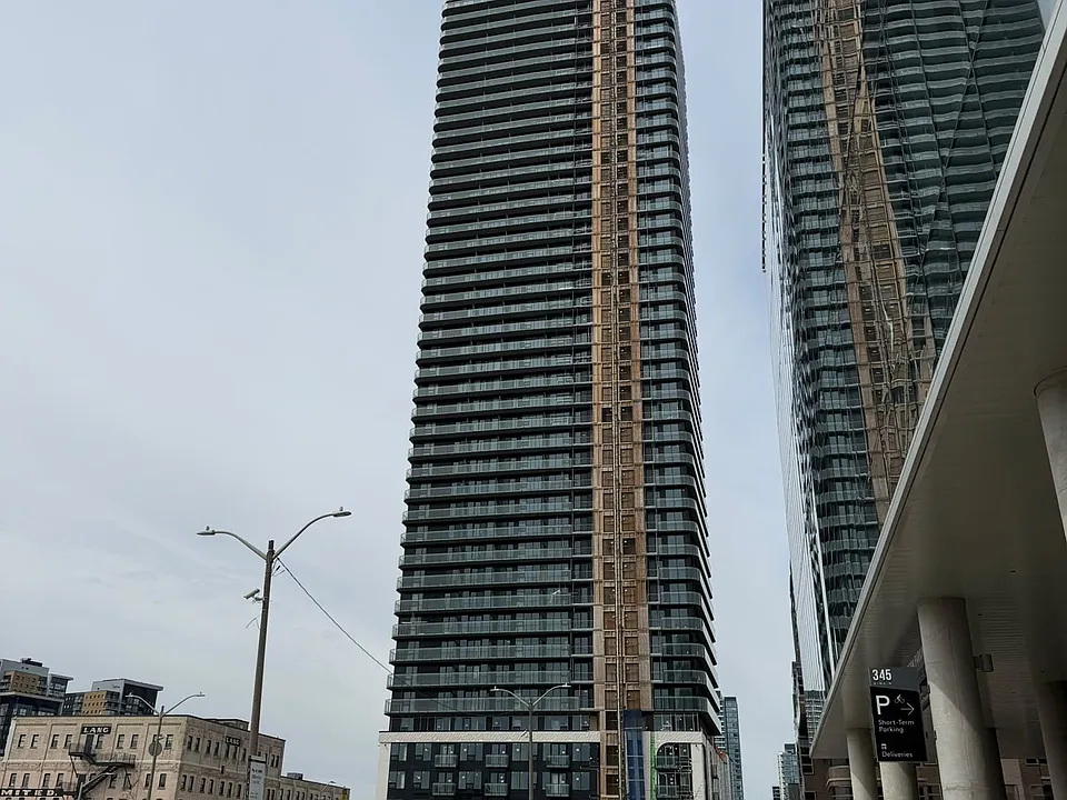 30 Francis St S #1311