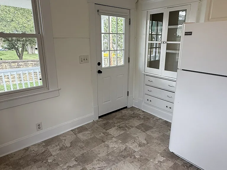 242 Hoover St — Photo 22