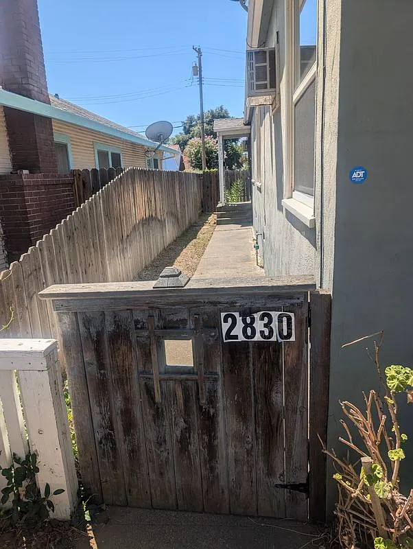 3 bed, 2.0 bath, 975 sqft, $1,900 — Photo 2