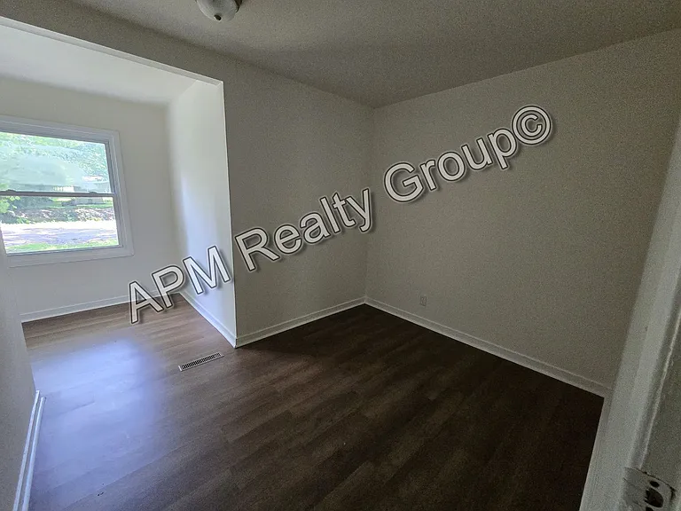 27 Bethune Ct — Photo 3