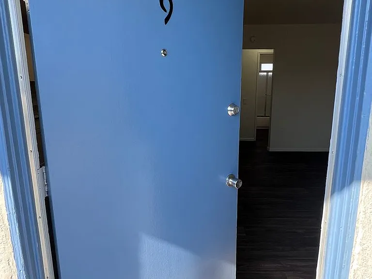 454 N Fig St — Photo 7