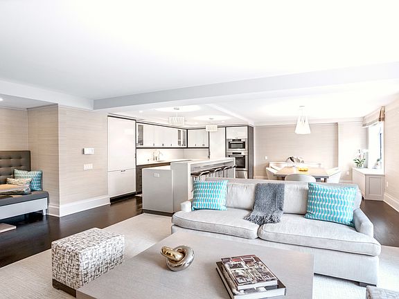 4th image of 21 E 61st St APT 8E