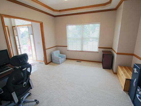 2nd image of 472 Glenside Ln