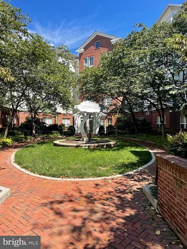 1st image of 801 S Greenbrier St APT 205