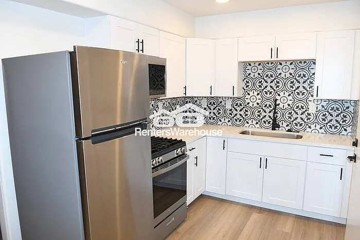 1136 E Eva St — Photo 5