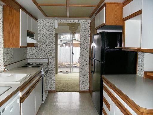 3rd image of 711 S Gaylord Pl