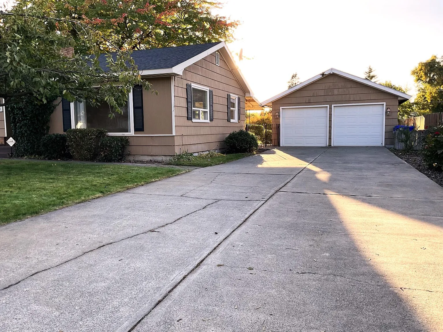 3 bed, 2450 sqft, $2,200 — Photo 2