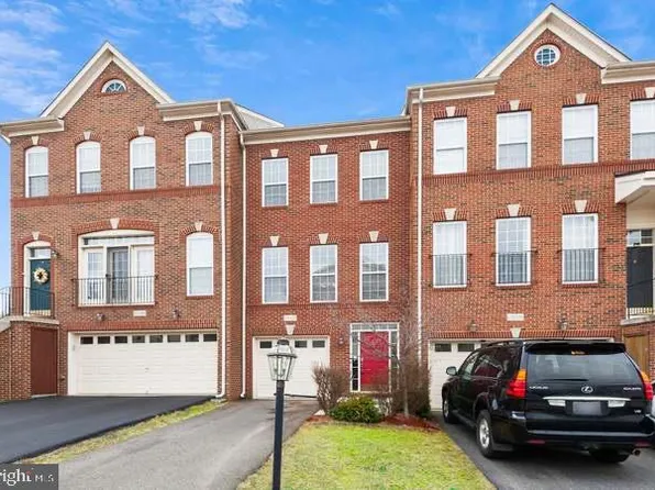 25257 Gothic Sq, Chantilly, VA 20152