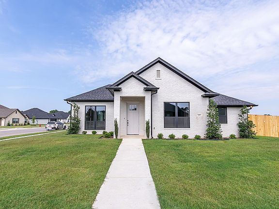 2nd image of 414 Bluebonnet Cir