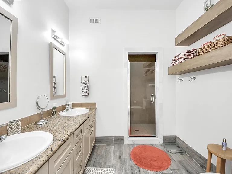1900 Genesee St #204 — Photo 22