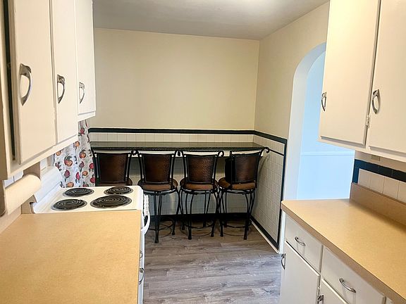 2nd image of 473 N Warren Ave #2