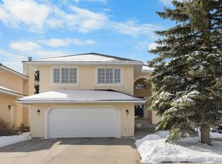 19 N Hawkmount Hts NW, Calgary, AB T3G3S4