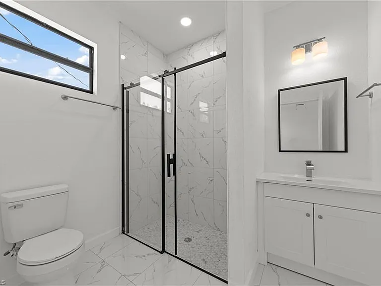 1938 Laverna Ave — Photo 20