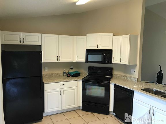 5th image of 32 Pleasant Ln