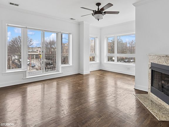 2nd image of 1065 W Thorndale Ave APT 2