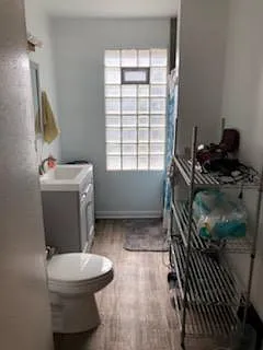 3258 N Oakland Ave — Photo 2