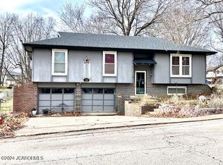1322 Biscayne Dr, Jefferson City, MO 65109