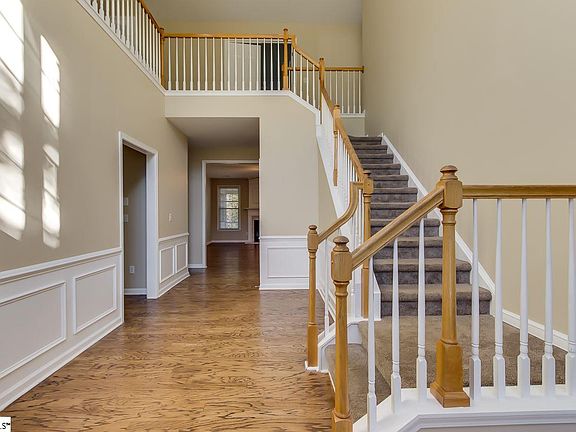 2nd image of 208 Honey Crisp Way