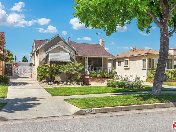 3rd image of 2937 W Norwood Pl