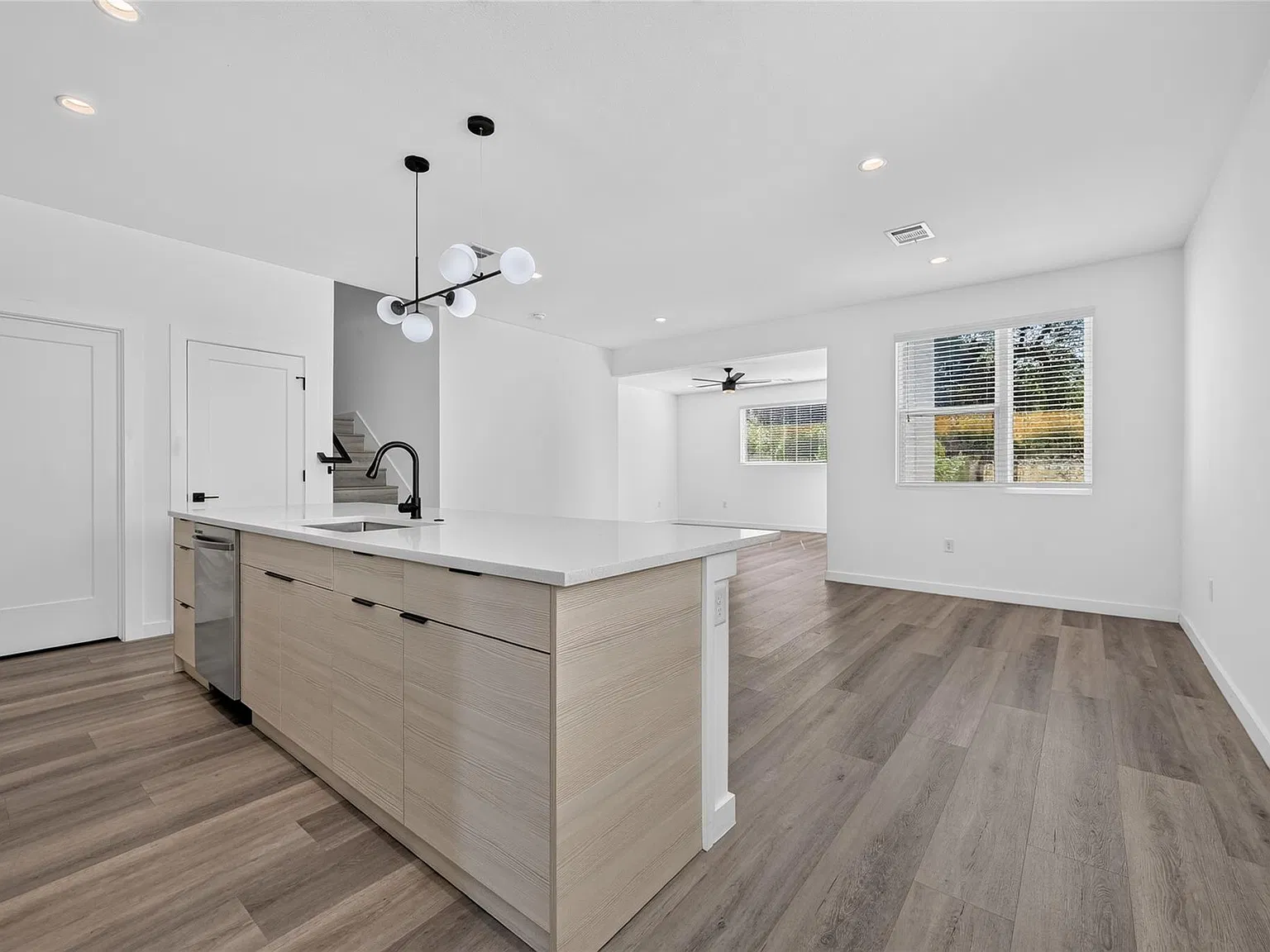 3 bed, 2.5 bath, 1530 sqft, $2,150 — Photo 3