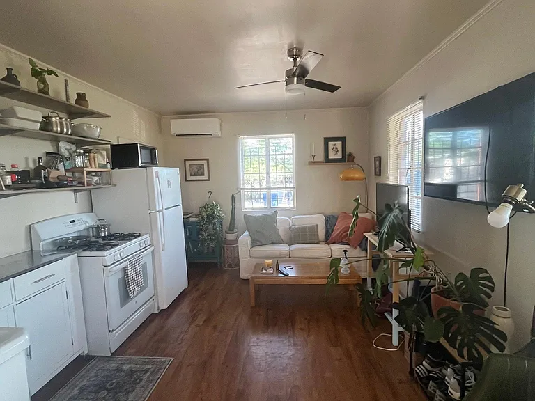 410 E Adams St #R — Photo 13