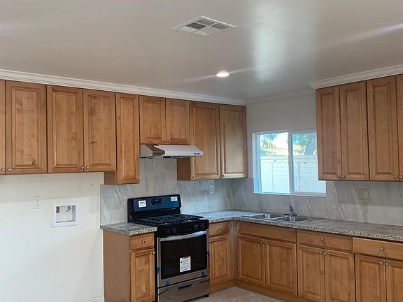 3rd image of 4936 N Vincent Ave