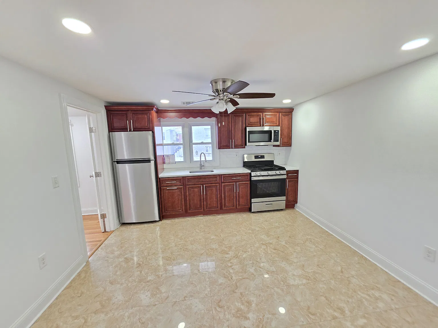 3 bed, 1750 sqft, $2,500 — Photo 3