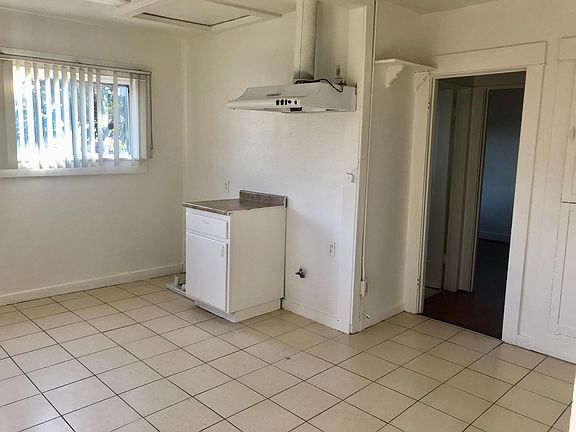 5th image of 749 S Sierra Vista Ave