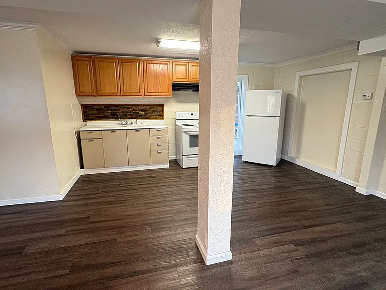 2018 McIntosh Rd #B — Photo 3