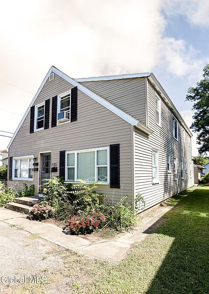 2nd image of 2003 Hamburg Street