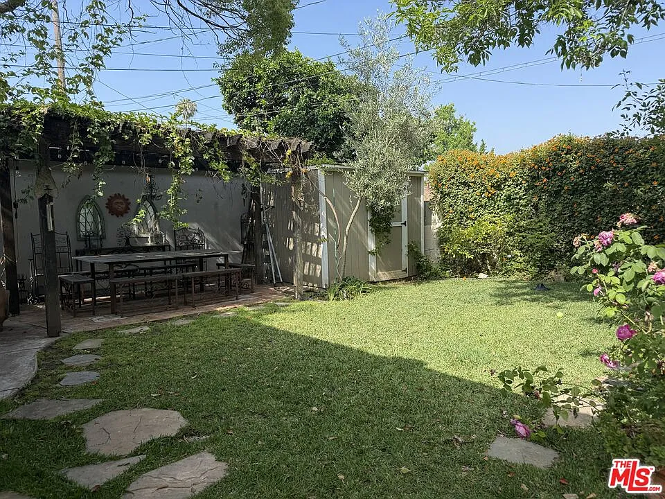 2 bed, 1.0 bath, 1138 sqft, $6,750 — Photo 3