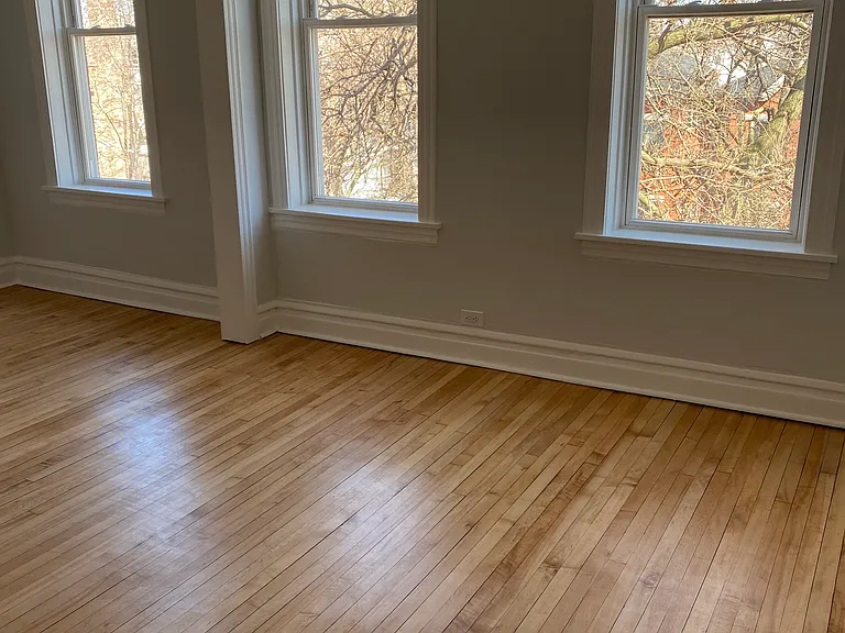 1916 N Winchester Ave #2 — Photo 6