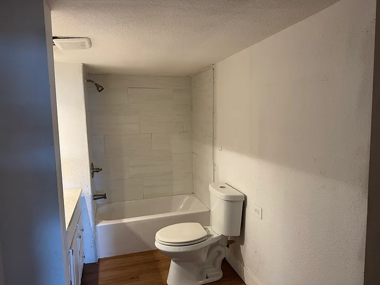 2121 Greenway Dr — Photo 8