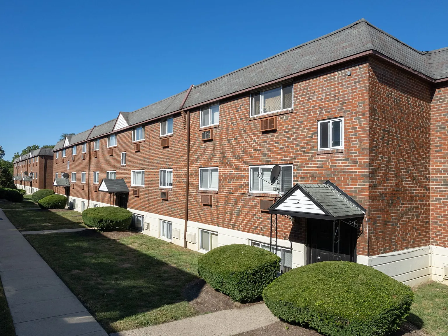 Oakwood Apartments — Photo 3