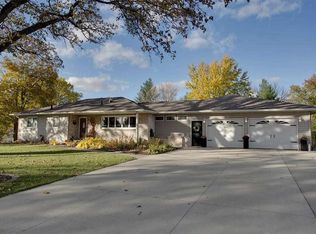 1521 S Park Rd, Cedar Falls, IA 50613