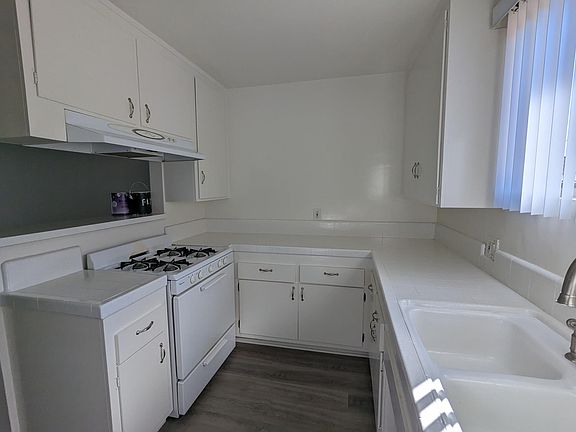 4th image of 1009 E Grand Ave #3